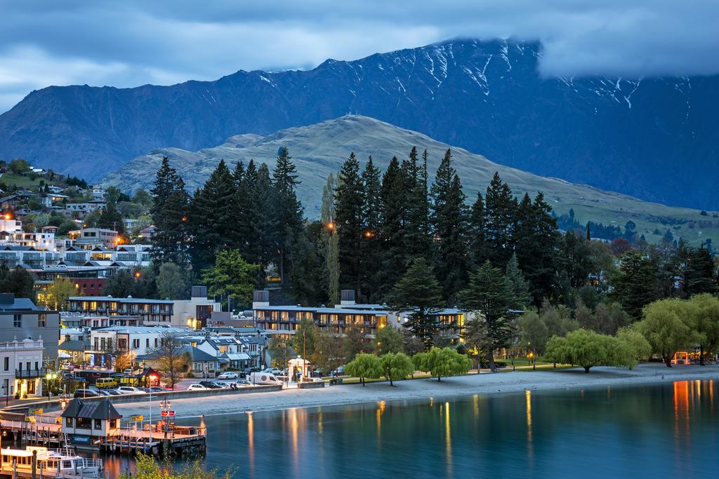 http://greatpacifictravels.com.au/hotel/images/hotel_img/11618460633Novotel Queenstown-Nigh View.jpg
